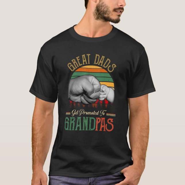 Camiseta Solo Los Hombres Grandes Se Promocionan A Abuelos  (Anverso)