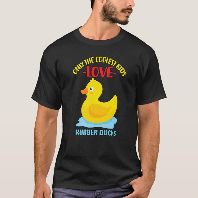 Camiseta Sólo Los Niños Más Cómodos Aman Los Patos De Goma  (Anverso)