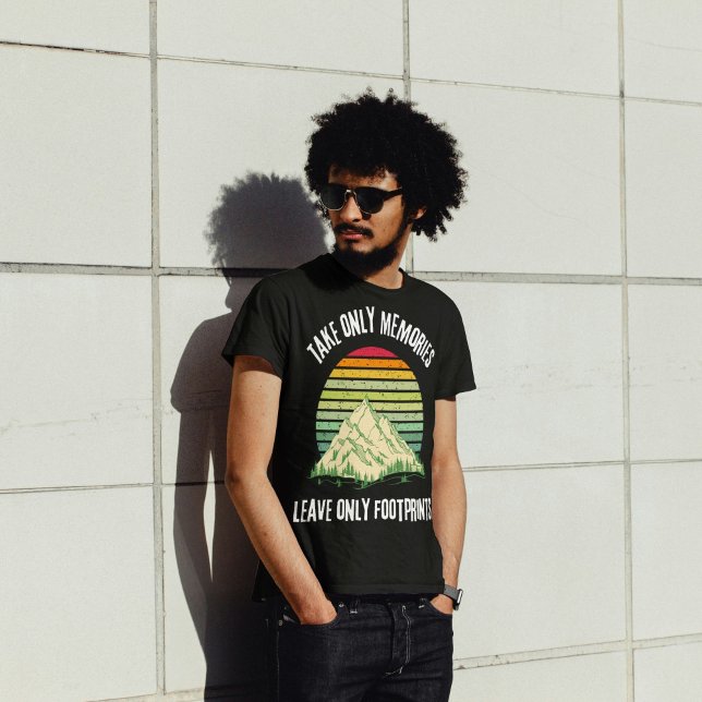 Camiseta Sólo los Recuerdos dejan huellas de pie (Subido por el creador)