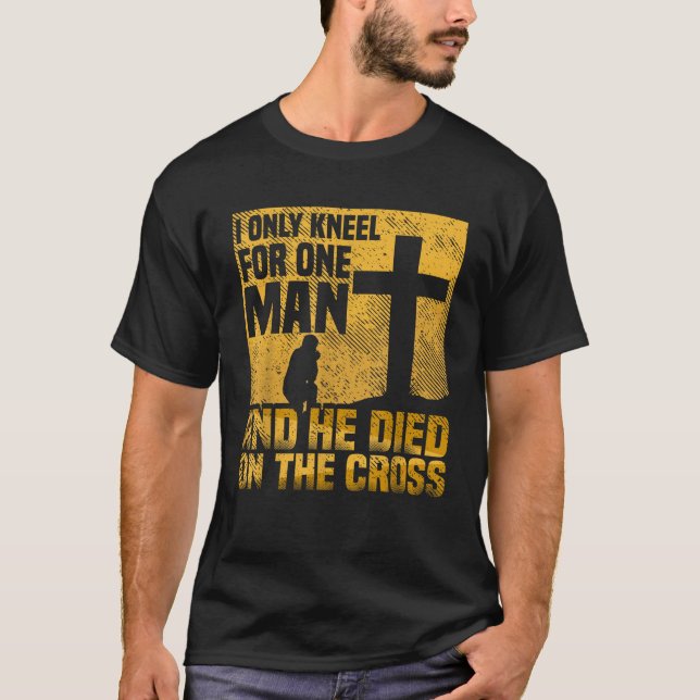 Camiseta Solo Me Arrojé Por Un Hombre Cruzando Jesucristo (Anverso)