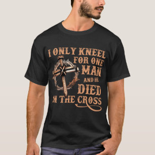 Camiseta Sólo Me Arrojé Por Un Hombre Y Murió En La Cruz