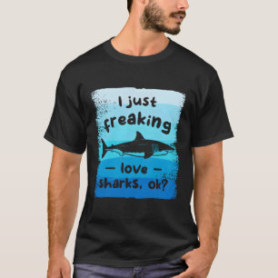 Camiseta Sólo me asusta el amor de los tiburones.