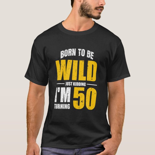 Camiseta Solo me está matando y me vuelve 50 años 50 gracio (Anverso)