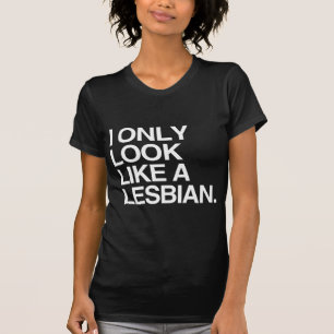 Camiseta SOLO ME PAREZCO A UNA LESBIANA - BLANCA -.png