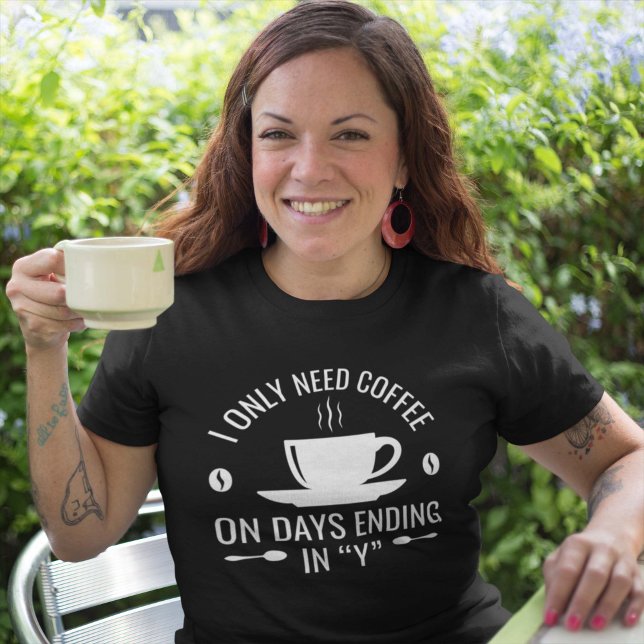 Camiseta Solo necesito café (Subido por el creador)