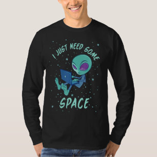 Camiseta Solo Necesito Un Poco De Espacio Ajeno Con Laptop