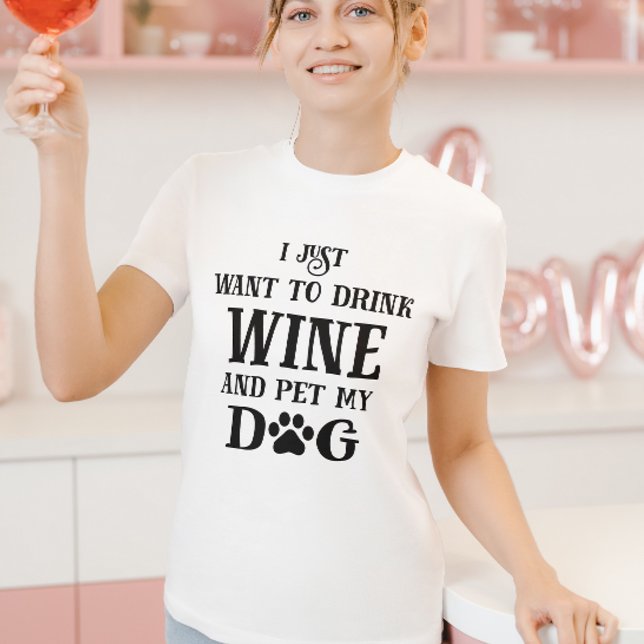 Camiseta Solo quiero beber vino y mascota a mi perro (Subido por el creador)