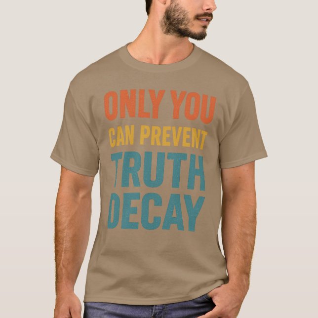 CAMISETA SÓLO SE PUEDE EVITAR EL DECAIO DE LA VERDAD (Anverso)