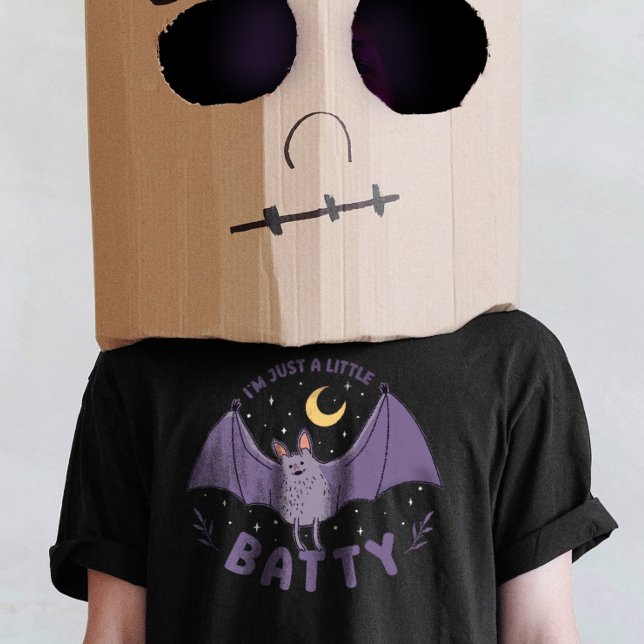 Camiseta Solo soy un poco divertido bollo de Halloween (I'm Just A Little Batty Funny Halloween Bat Pun T-Shirt)