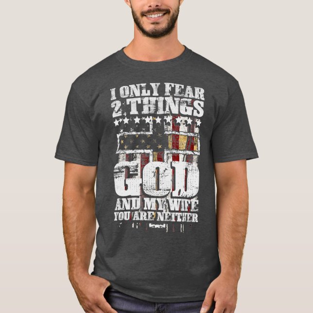 Camiseta Solo Temo 2 Cosas Que Dios Y Mi Esposa Son Gracios (Anverso)