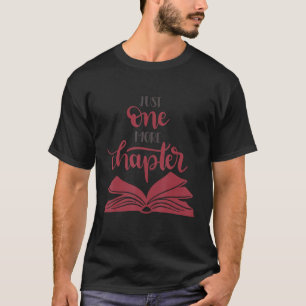 Camiseta Sólo un capítulo más leyendo libro sobre bibliotec