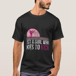 Camiseta Sólo Un Chica Al Que Le Gusta Patear Las Artes Mar