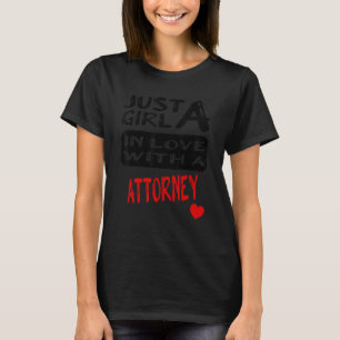 Camiseta Solo Un Chica Enamorado De Un Abogado