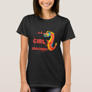 Camiseta Solo Un Chica Que Ama A Los Dragones Rojos Se Enam