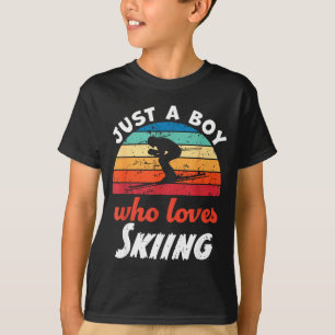 Camiseta Solo un chico que ama a los niños patinando sobre