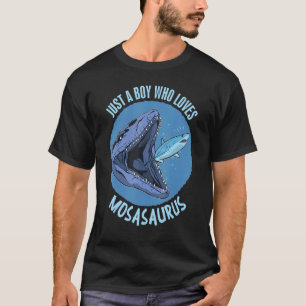 Camiseta Solo un chico que ama el Mosasaurus Dinosaur Dino