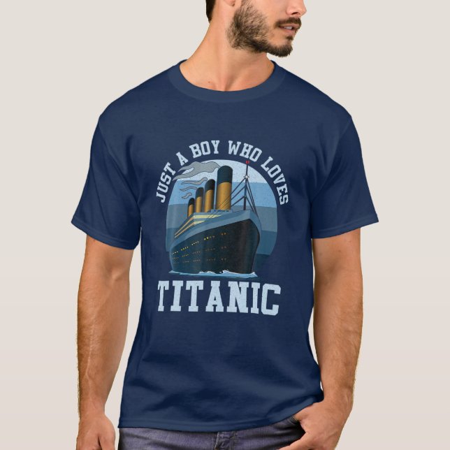 Camiseta Solo Un Niño Que Ama El Buque Titanic Clásico Tita (Anverso)