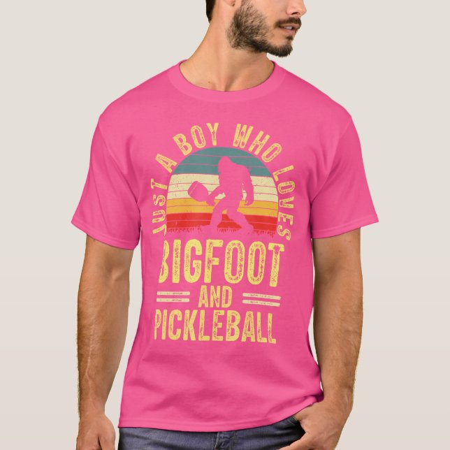 Camiseta Solo Un Niño Que Ama La Baloncesto De Sasquatch (Anverso)