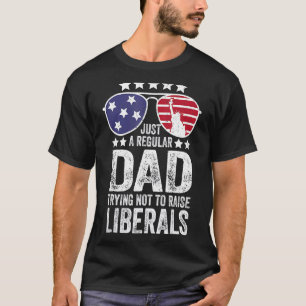 Camiseta Solo un padre común y corriente tratando de no edu