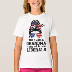 Camiseta Sólo una abuela común que trata de no criar a lo