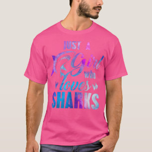 CAMISETA SÓLO UNA CHICA QUE AMA A LOS TIBURONES, A LAS MADR