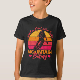 Camiseta Solo una chica que ama el ciclismo de montaña en b