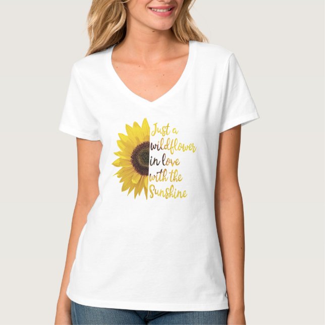 Camiseta Sólo Una Flor Silvestre Enamorada Del Sol (Anverso)