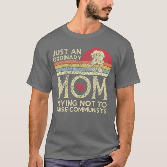 Camiseta Solo una mamá ordinaria que cría comunistas notabl (Anverso)