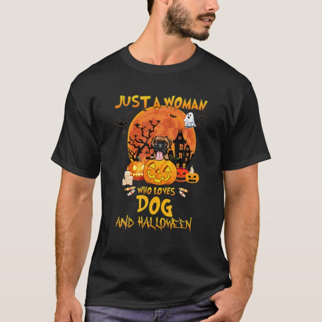 Camiseta Solo Una Mujer Que Ama Al Perro Y A Halloween (Anverso)
