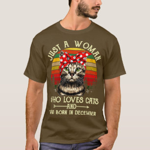 Camiseta Sólo Una Mujer Que Ama Los Gatos Y Nació En Decepc