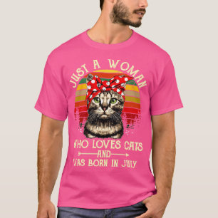 Camiseta Sólo Una Mujer Que Ama Los Gatos Y Nació En Julio