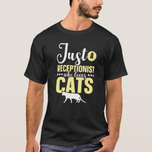 Camiseta Solo una recepcionista que ama a los gatos frente 