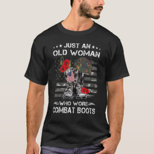 Camiseta Sólo Una Vieja Que Llevaba Bots De Combate