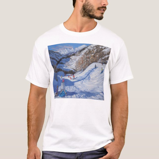 Camiseta Sombra de un árbol de abeto y de los esquiadores (Anverso)