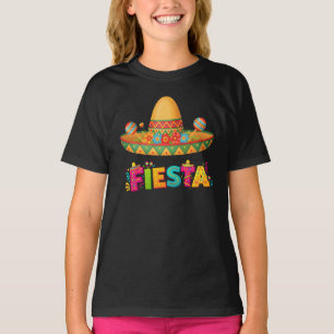 Camiseta Sombrero de Fiesta Vibrante y Letra Decorada