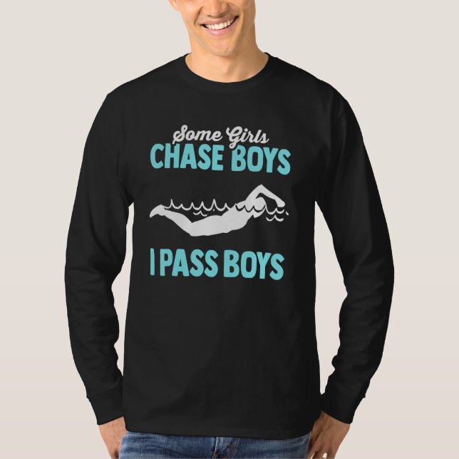Camiseta Some Girls Chase Boys I Pass Them Swimmer Women Sw (Anverso)