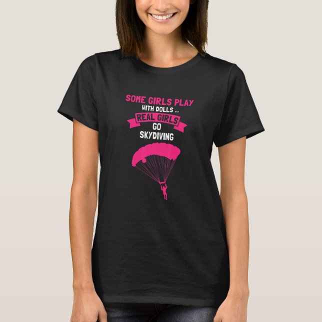 Camiseta Some GIRLS Play With Dolls Real Girls Go Skydiving (Anverso)