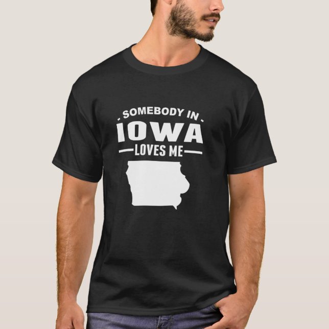 Camiseta Somebody In Iowa Loves Me (Anverso)