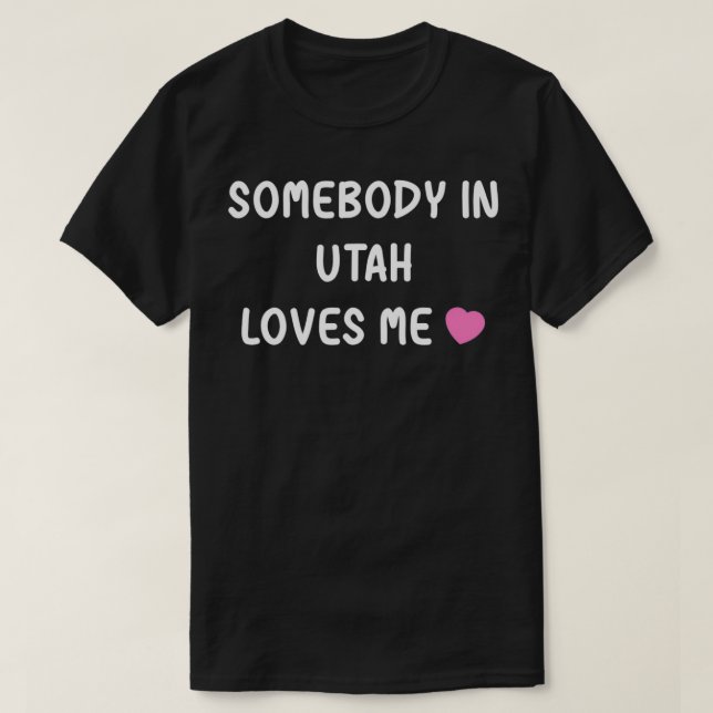 Camiseta Somebody in Utah Loves Me UT State Home Family Lov (Diseño del anverso)