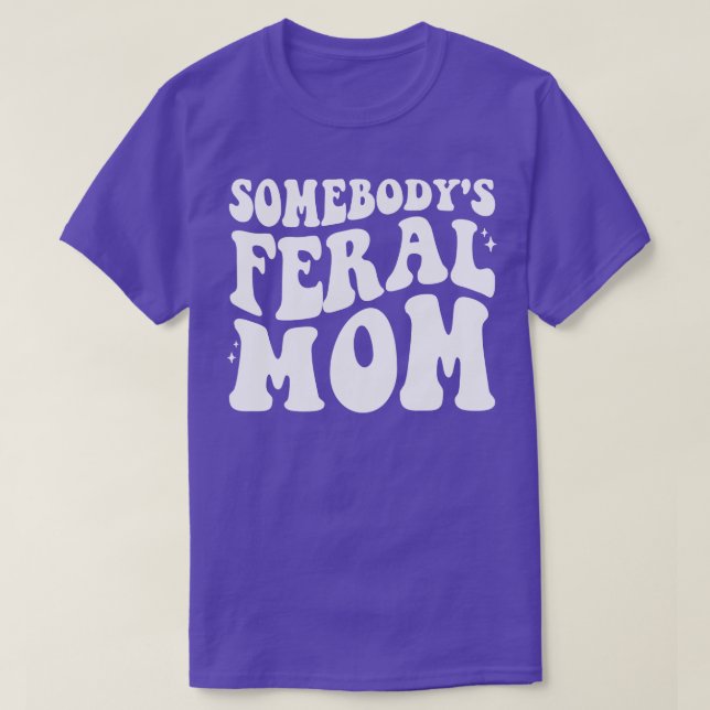 Camiseta Somebodys Feral Mom (Diseño del anverso)