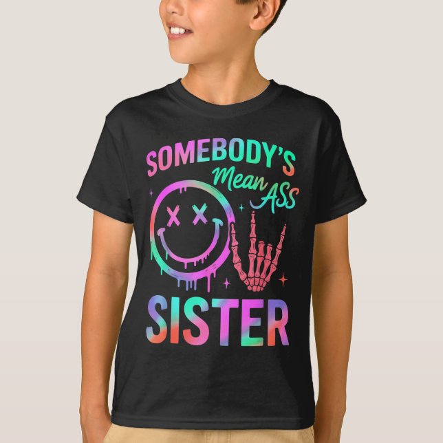 Camiseta Somebody's Mean Sister Funny Humor Quote Funny Sis (Anverso)
