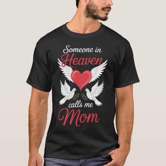 Camiseta Someone In Heaven Calls Me Mom (Anverso)