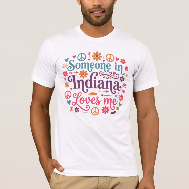 Camiseta Someone in Indiana Loves Me Boho Hippie Design (Anverso)