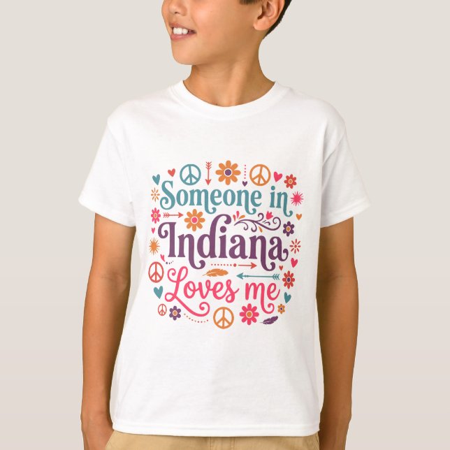 Camiseta Someone in Indiana Loves Me Boho Hippie Design (Anverso)