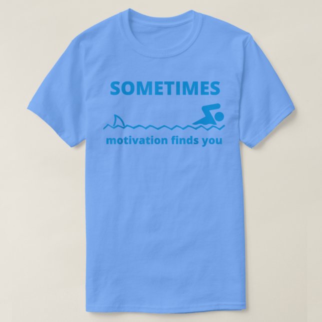 Camiseta Sometimes Motivation Finds You Funny Quote Shark  (Diseño del anverso)