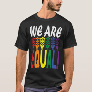 Camiseta ¡Somos búhos iguales!, el arcoiris representa a la