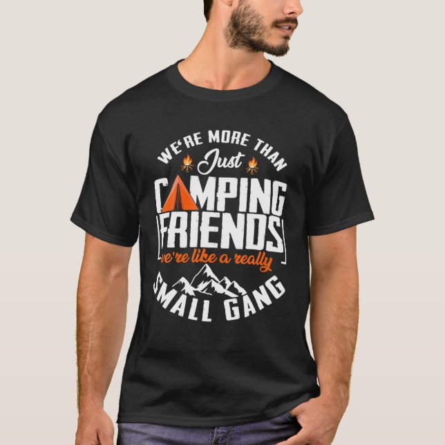 Camiseta Somos más que acampar a amigos divertidos (Anverso)