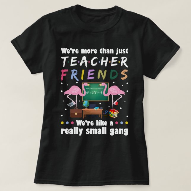Camiseta somos más que amigos del profesor, flamingo (Diseño del anverso)