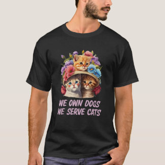 Camiseta Somos Propietarios De Perros Servimos Gatos Gracio