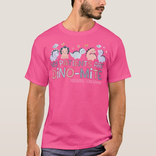 Camiseta Sonógrafo pediátrico Mis Pacientes Son Dino-Mite D (Anverso)